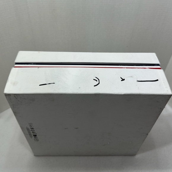 Moncler Authentic Paper Gift Storage Box 13.5 in x 13.5 in (Flawed See Photos) - Picture 4 of 10
